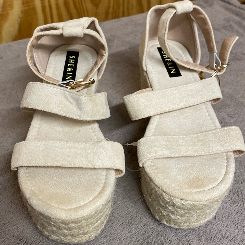 She & In platform sandals size size 38 (approximately 7-71/2)